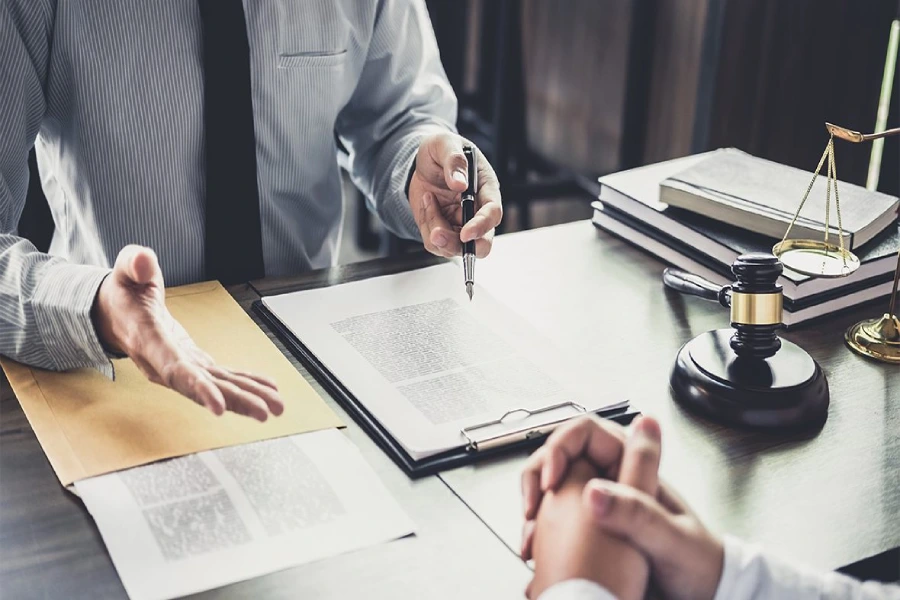 Commercial real estate contract lawyer