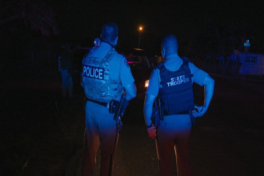 ICE deportation officers arresting undocumented immigrants in Florida