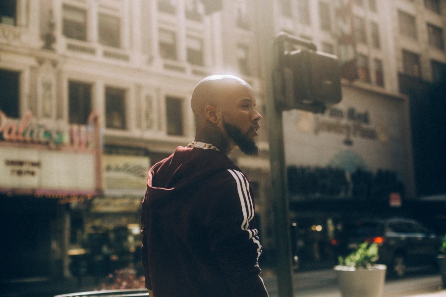 Who stabbed Tory Lanez in jail